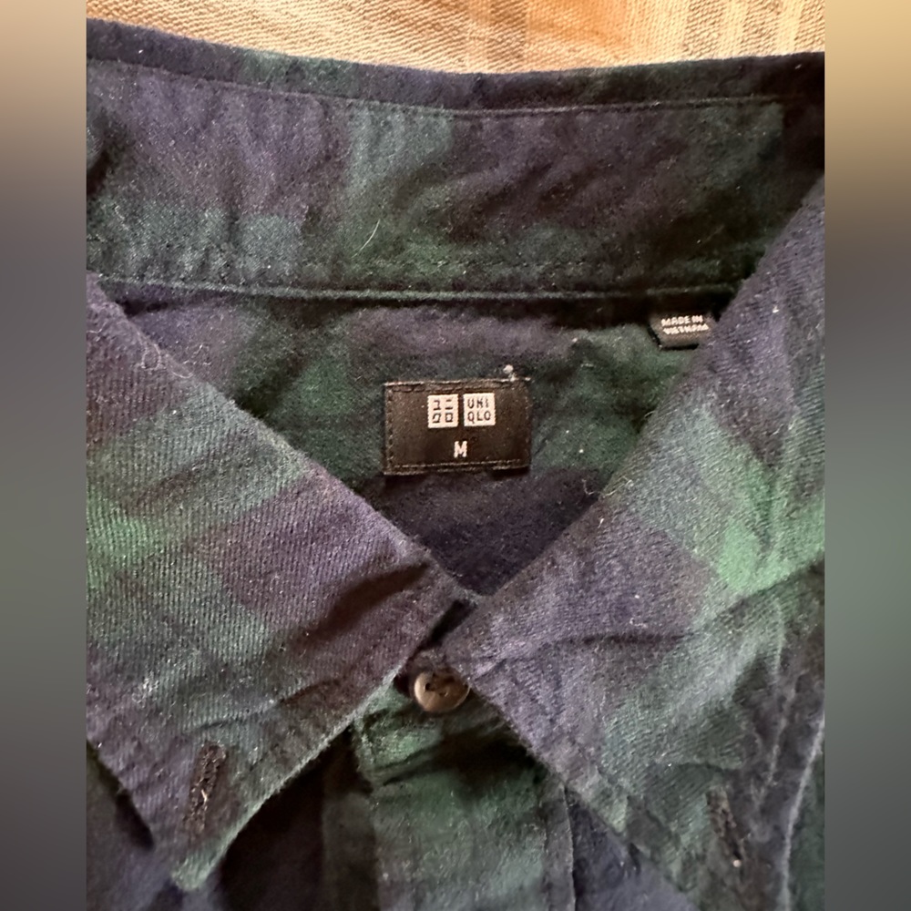 Uniqlo Button down - Picture 2 of 2